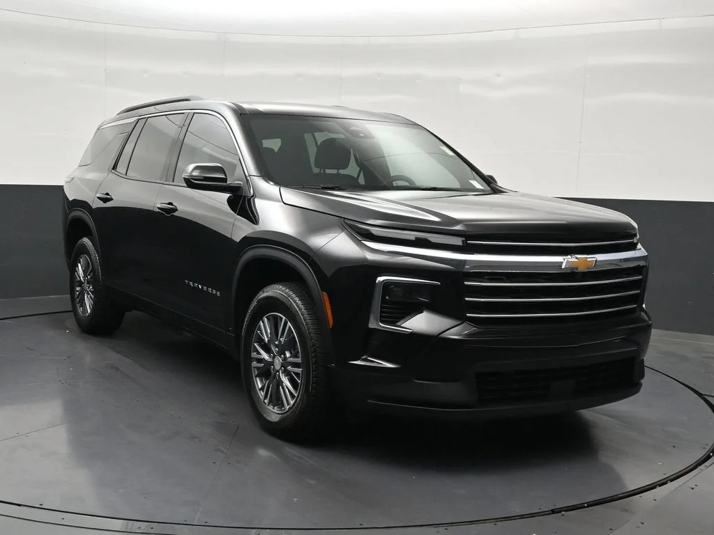 2026 Chevrolet Traverse LT photo 8
