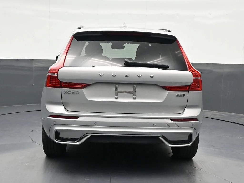 2024 Volvo XC60 B5 Plus Dark Theme photo 5