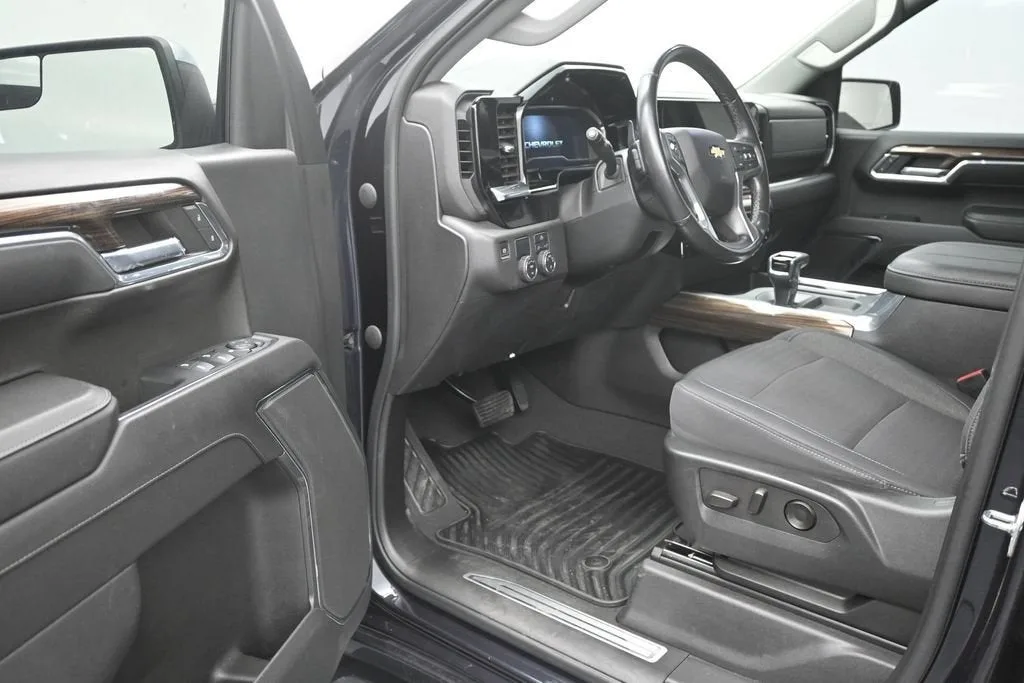 2023 Chevrolet Silverado 1500 LT photo 10