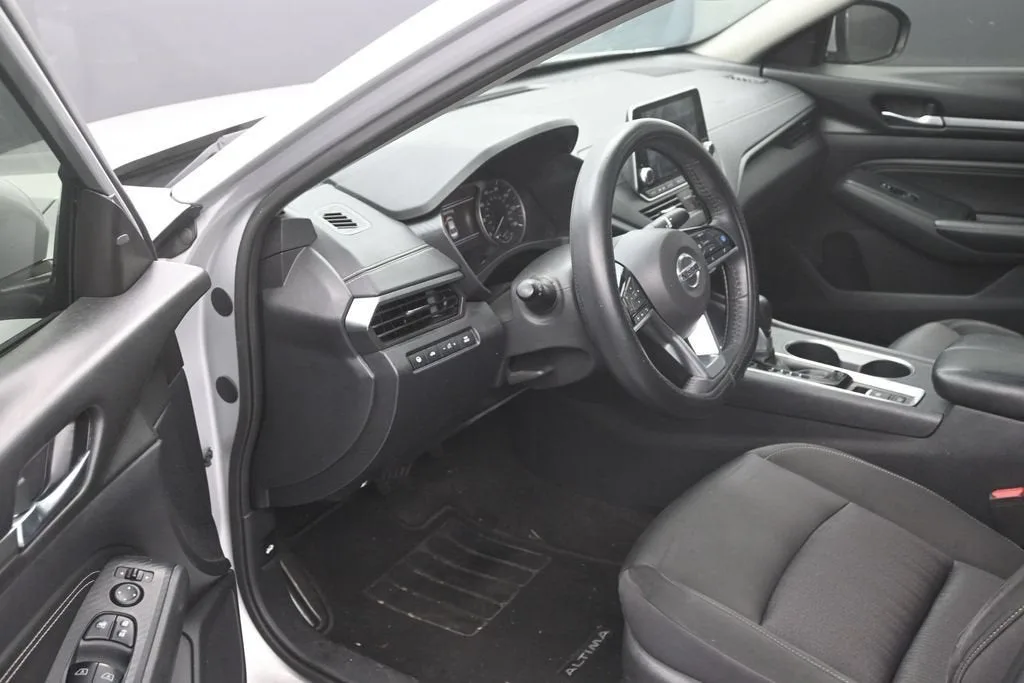 2019 Nissan Altima 2.5 SV photo 11