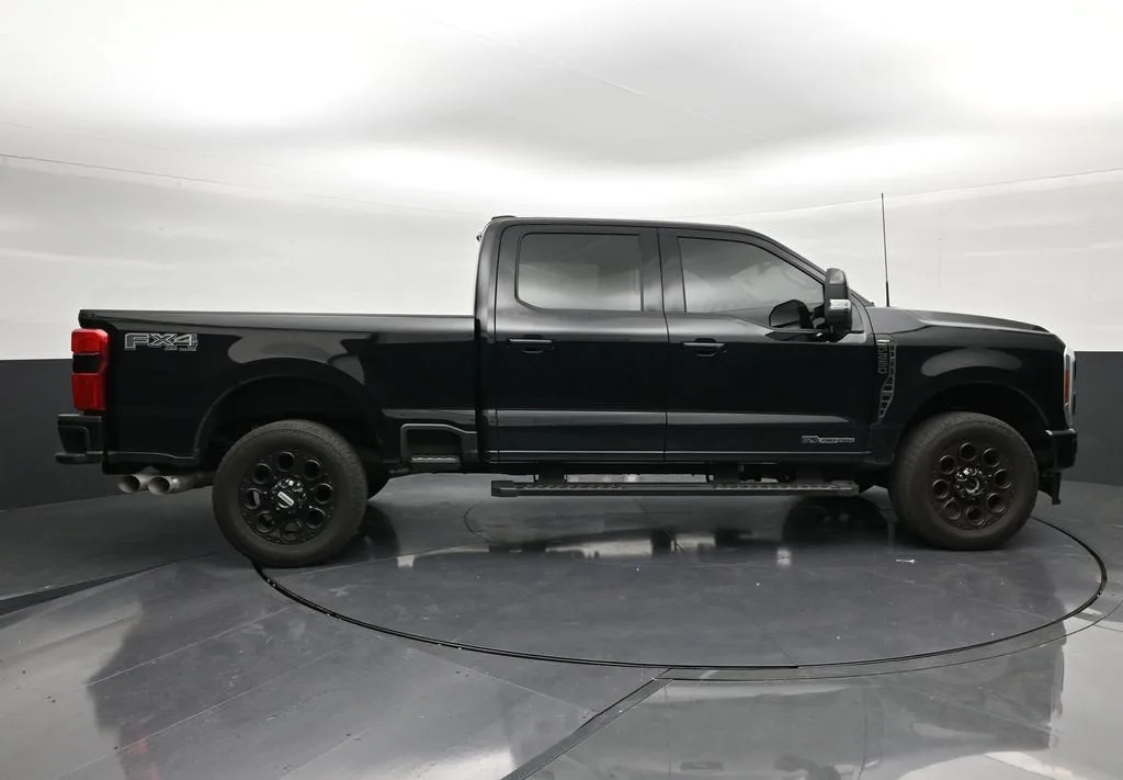 2025 Ford F-250 LARIAT photo 6