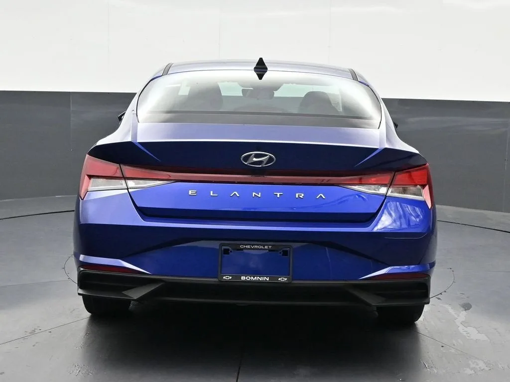 2023 Hyundai Elantra SEL photo 4