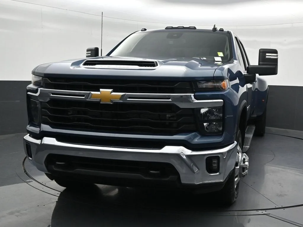 2026 Chevrolet Silverado 3500 HD LT DRW photo 9