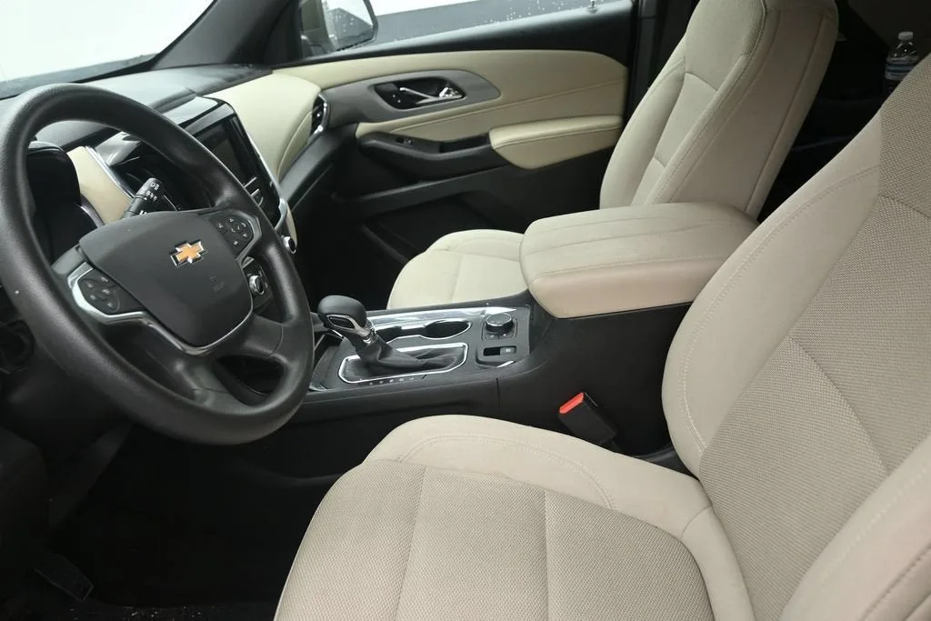 2022 Chevrolet Traverse LS photo 12