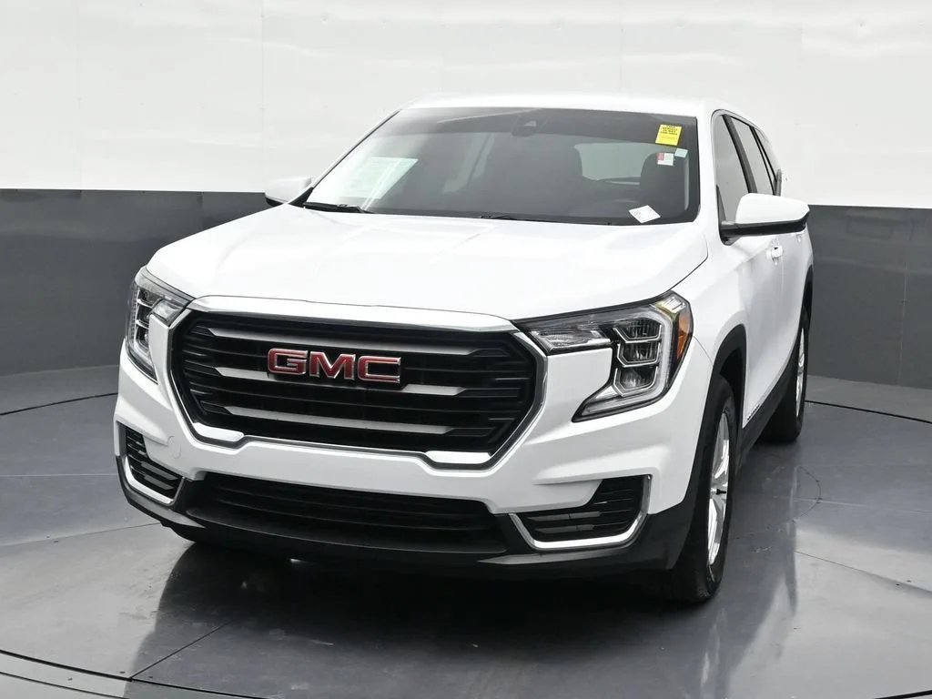 2024 GMC Terrain SLE photo 2