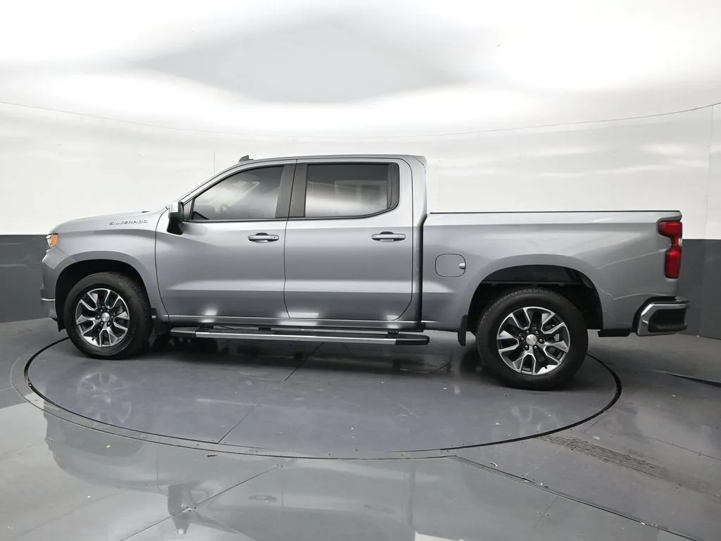 2024 Chevrolet Silverado 1500 LT photo 2