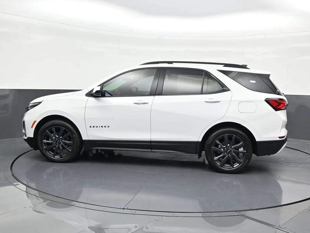 2024 Chevrolet Equinox RS photo 2