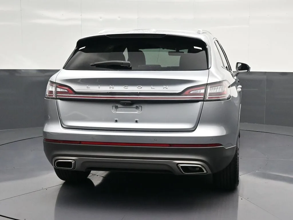 2021 Lincoln Nautilus Standard photo 2