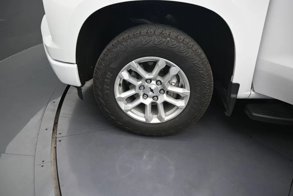 2024 Chevrolet Silverado 1500 RST photo 9
