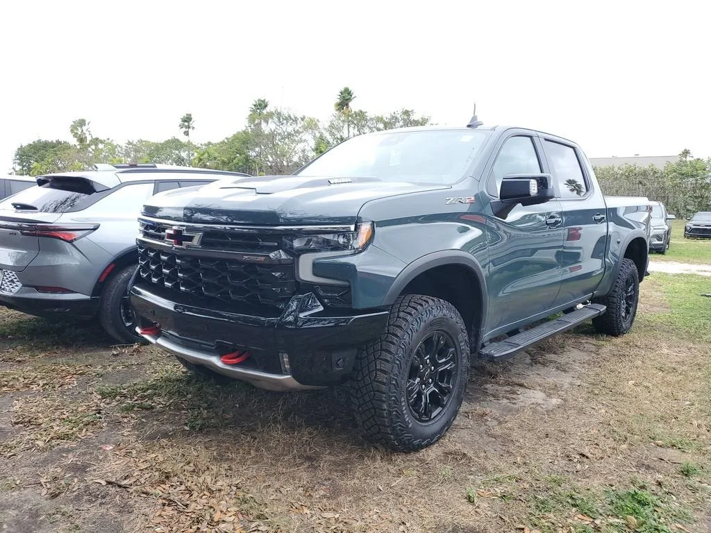 2025 Chevrolet Silverado 1500 ZR2 photo 3