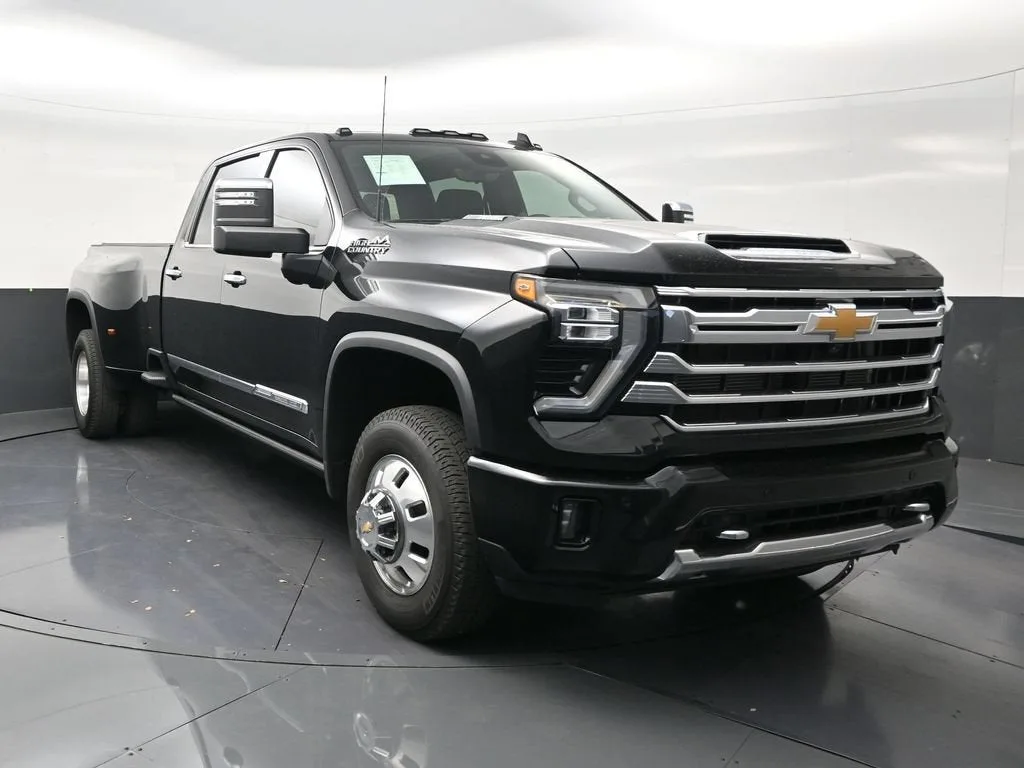 2025 Chevrolet Silverado 3500 HD High Country DRW photo 7