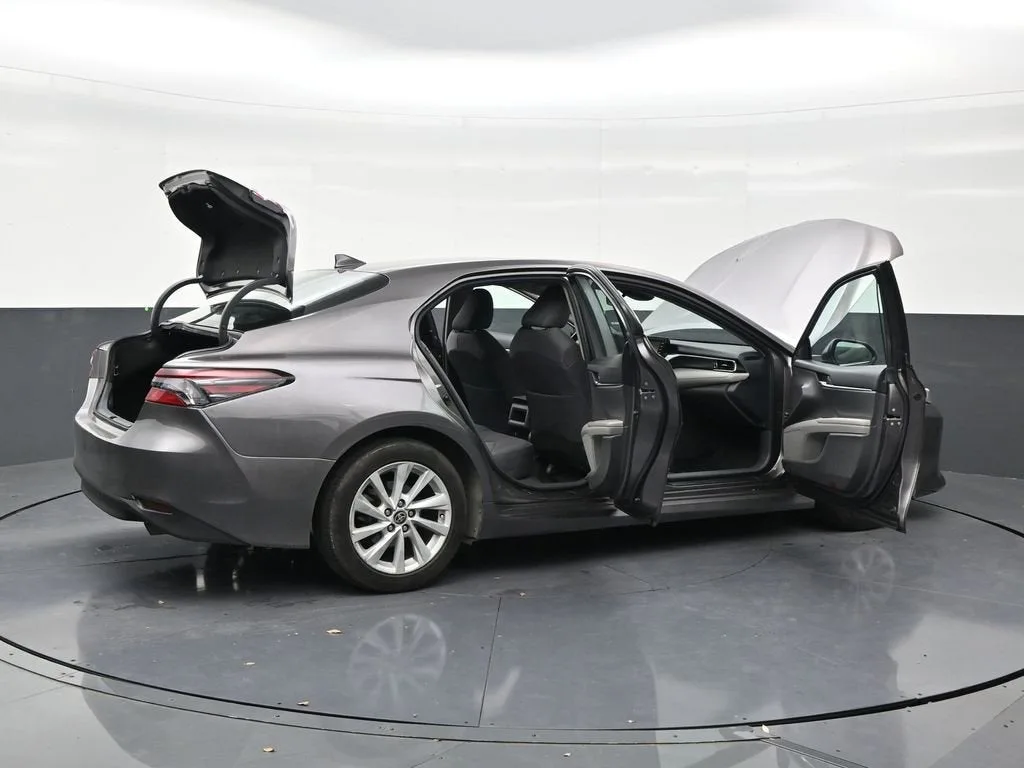 2022 Toyota Camry LE photo 28