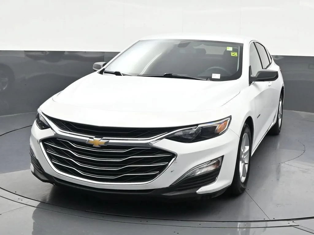 2022 Chevrolet Malibu LS photo 9
