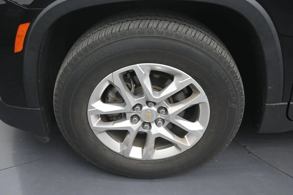 2023 Chevrolet Traverse LS photo 9