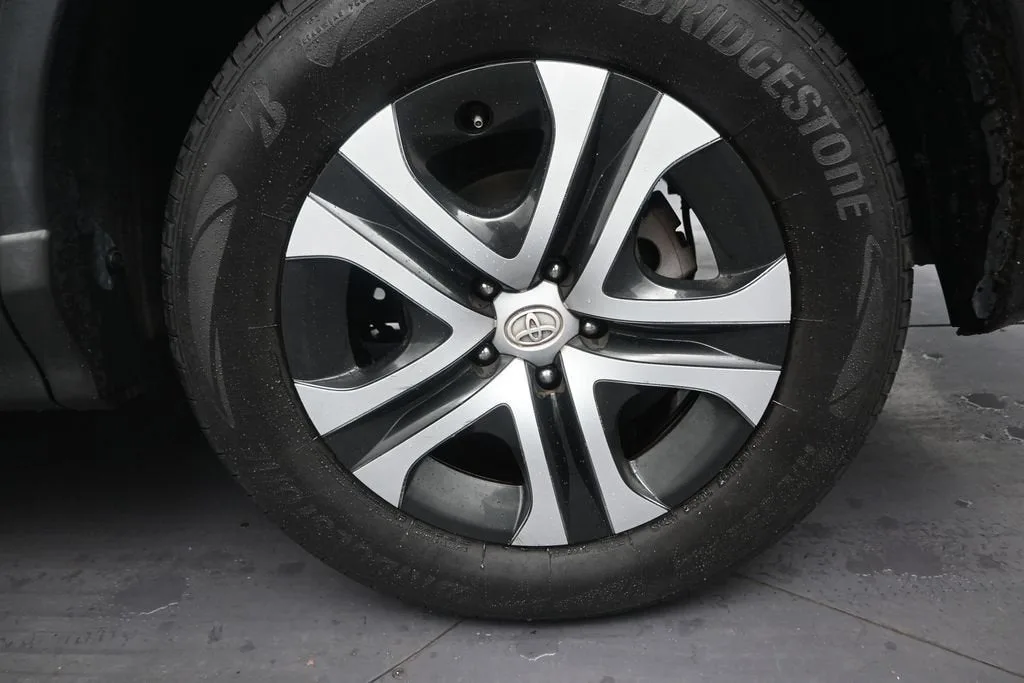 2018 Toyota RAV4 LE photo 10