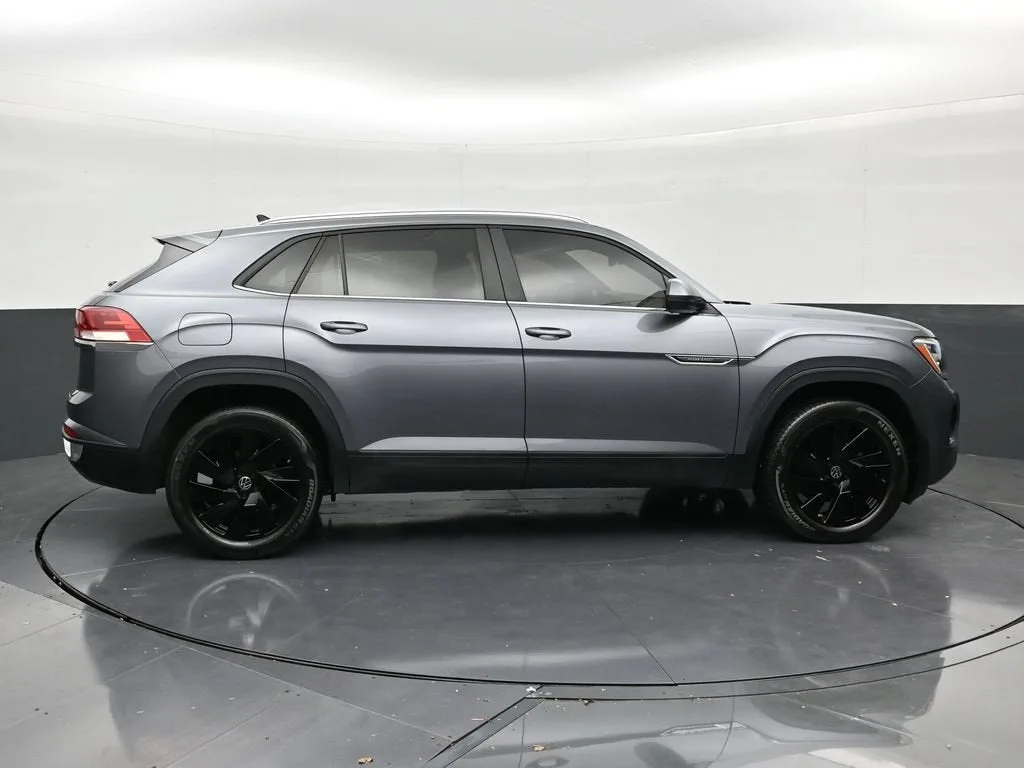 2024 Volkswagen Atlas Cross Sport 2.0T SE w/Technology photo 6