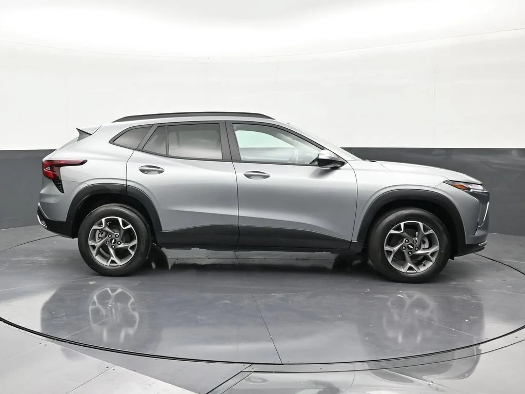 2024 Chevrolet Trax LT photo 6