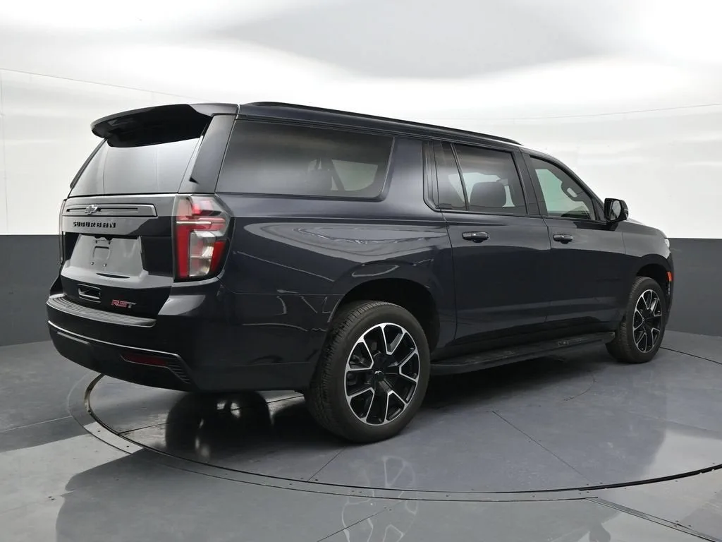 2024 Chevrolet Suburban RST photo 5