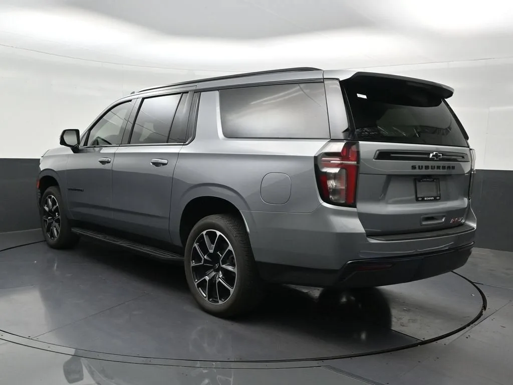 2024 Chevrolet Suburban RST photo 3