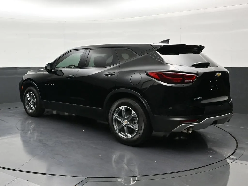2023 Chevrolet Blazer LT photo 3