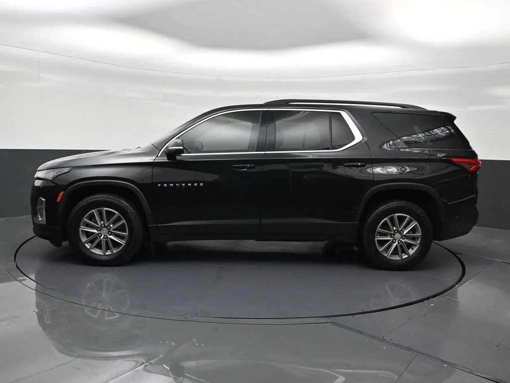 2024 Chevrolet Traverse Limited LT Cloth photo 2