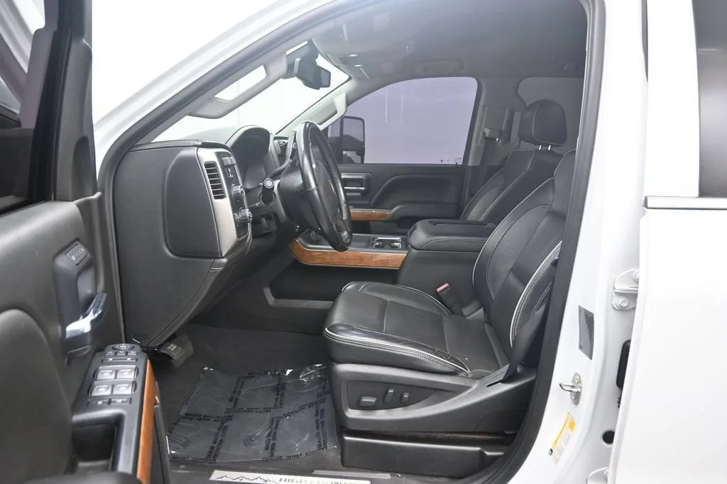 2019 Chevrolet Silverado 3500 HD High Country photo 12