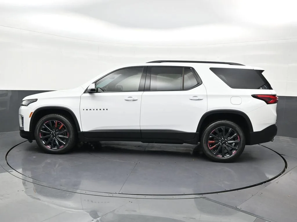 2024 Chevrolet Traverse Limited RS photo 2