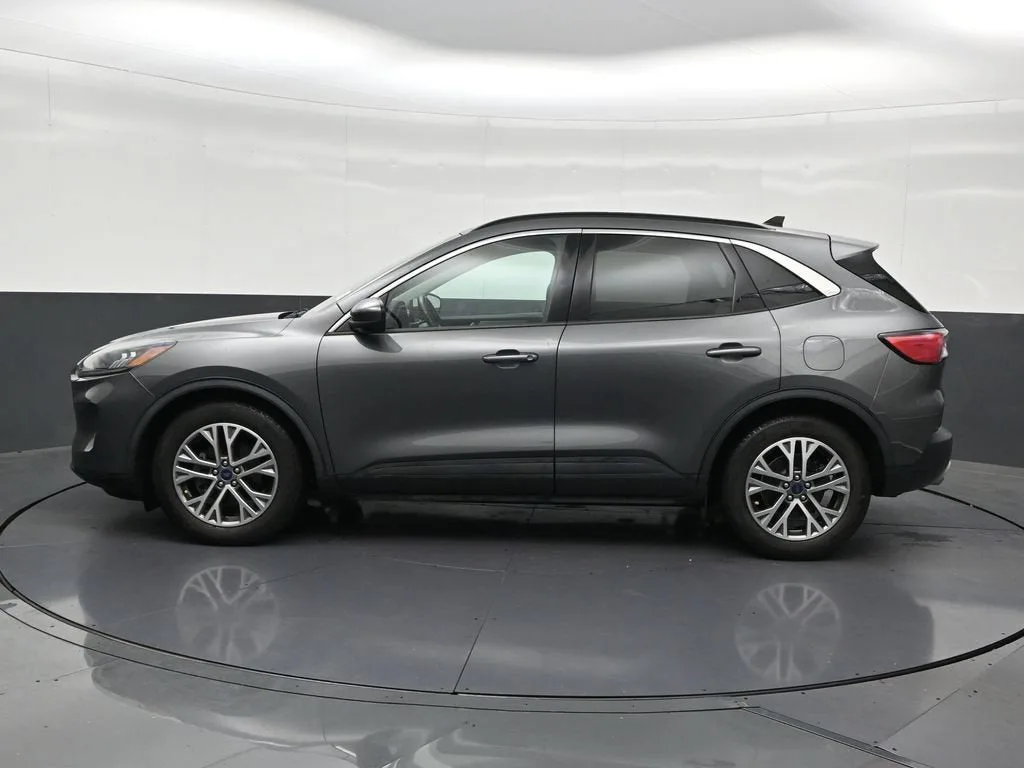 2022 Ford Escape SEL photo 2