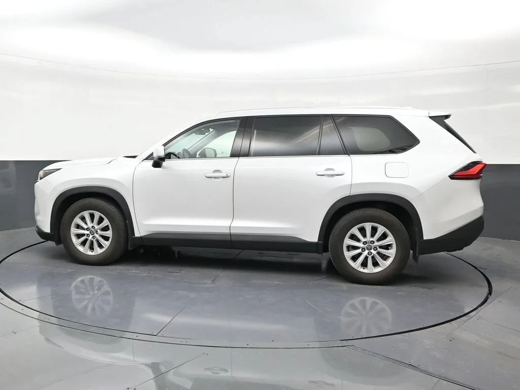 2024 Toyota Grand Highlander XLE photo 2