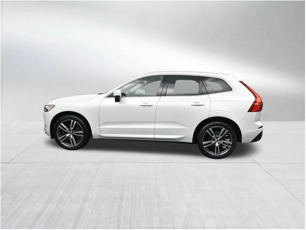 2018 Volvo XC60 Momentum photo 2
