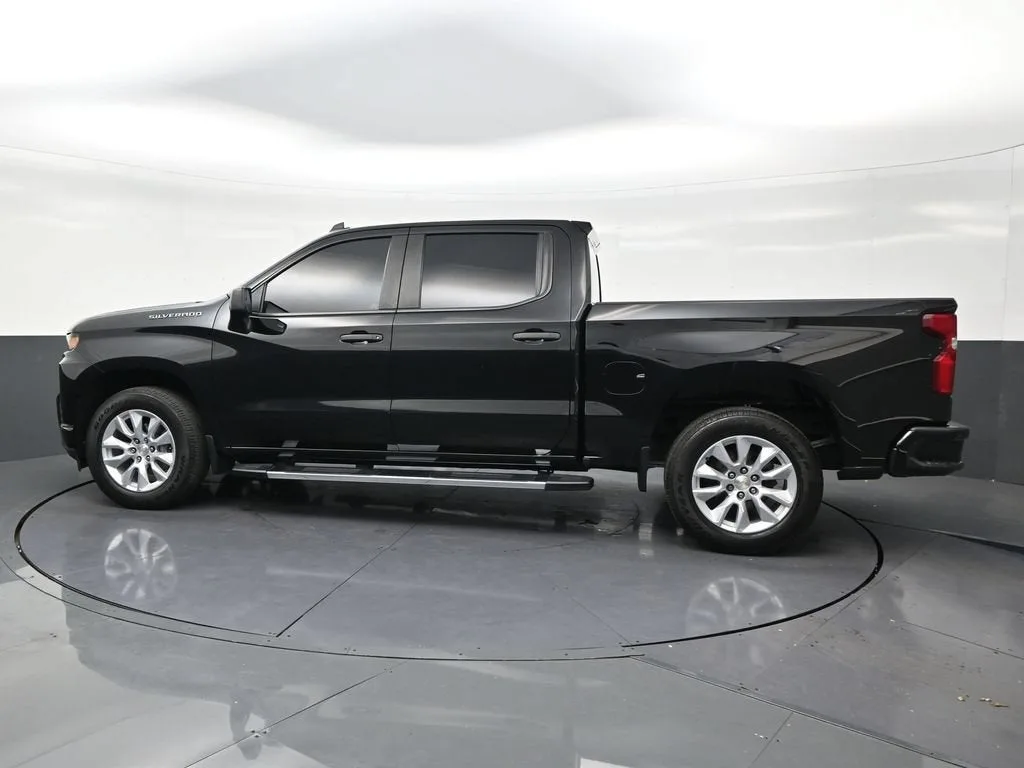 2024 Chevrolet Silverado 1500 Custom photo 2