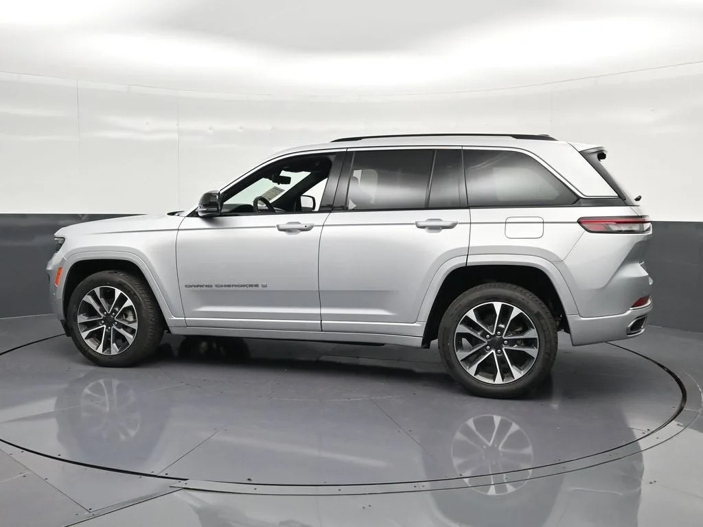 2023 Jeep Grand Cherokee Overland photo 8