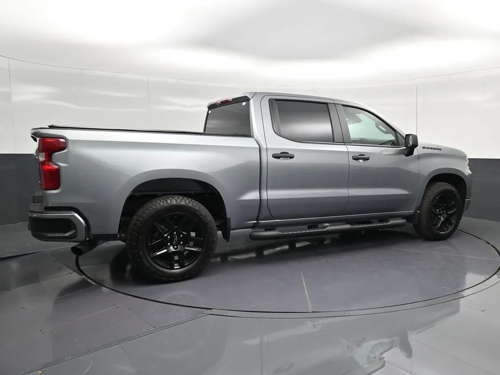 2026 Chevrolet Silverado 1500 Custom photo 3