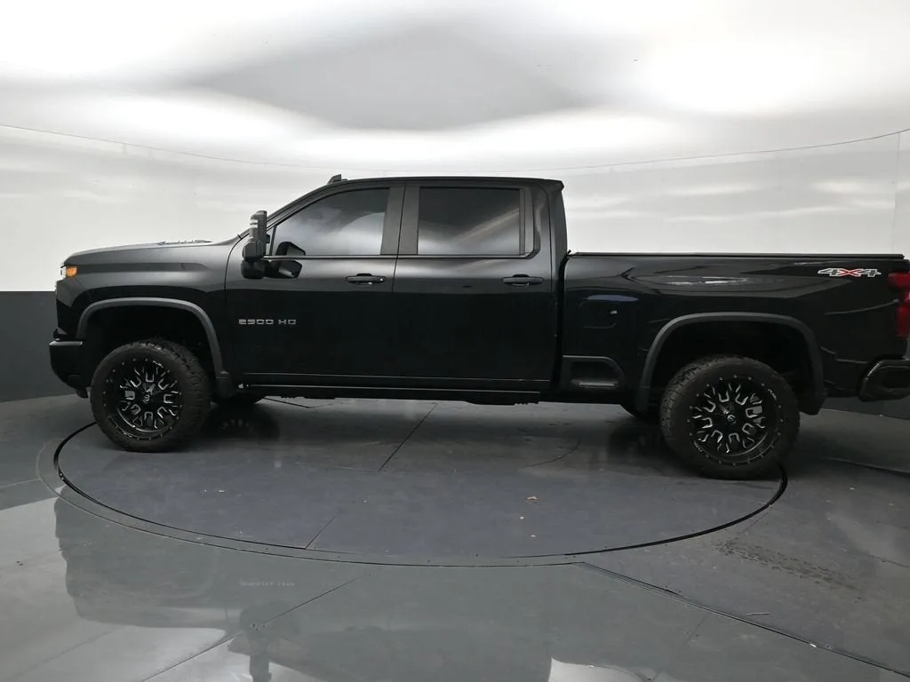 2025 Chevrolet Silverado 2500 HD Custom photo 2