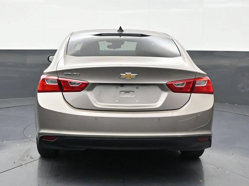 2025 Chevrolet Malibu LS photo 4