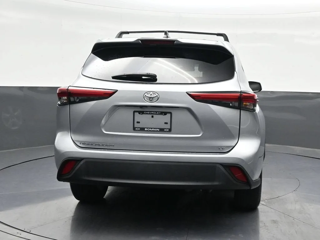 2023 Toyota Highlander L photo 4