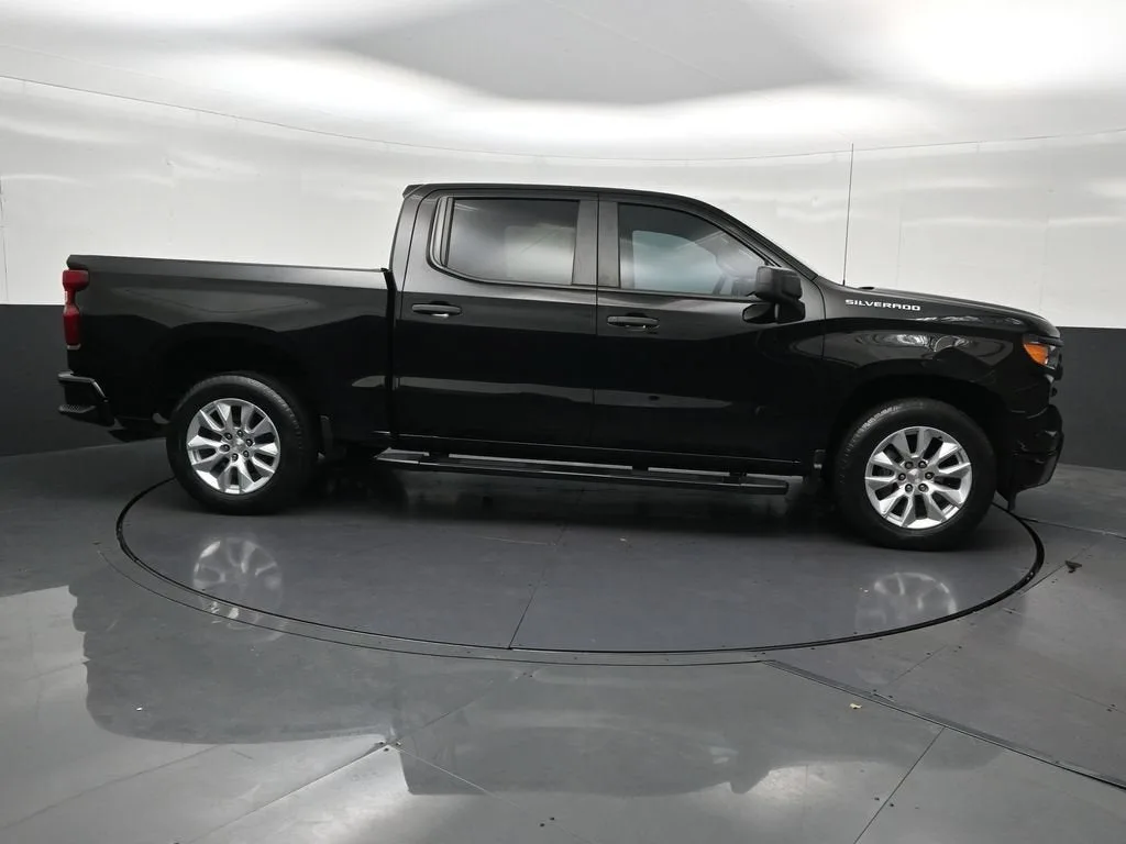 2022 Chevrolet Silverado 1500 Custom photo 7