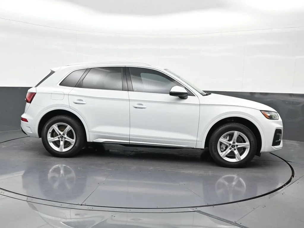 2022 Audi Q5 Premium 40 TFSI quattro S tronic photo 6