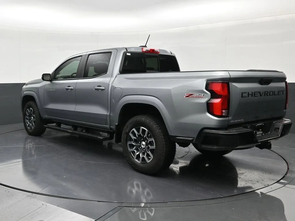 2025 Chevrolet Colorado Z71 photo 3