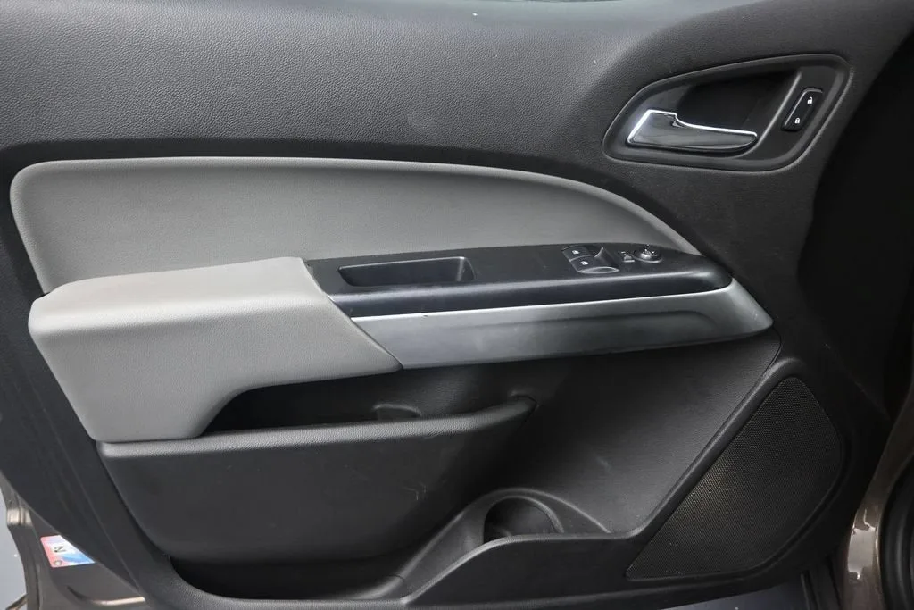 2016 Chevrolet Colorado 2WD LT photo 11
