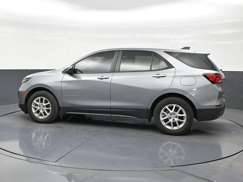 2024 Chevrolet Equinox LS photo 2