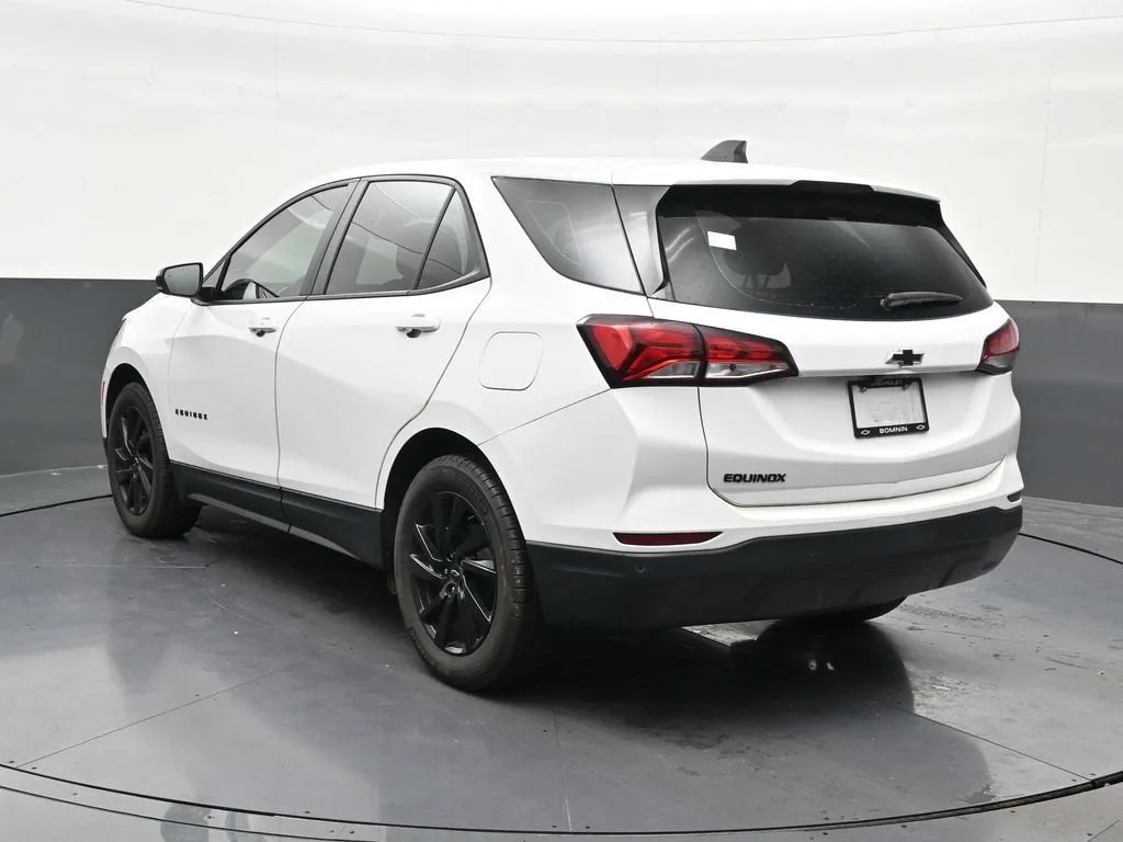 2024 Chevrolet Equinox LS photo 3