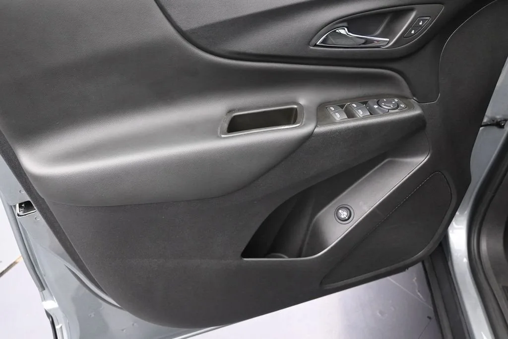 2024 Chevrolet Equinox LT photo 12