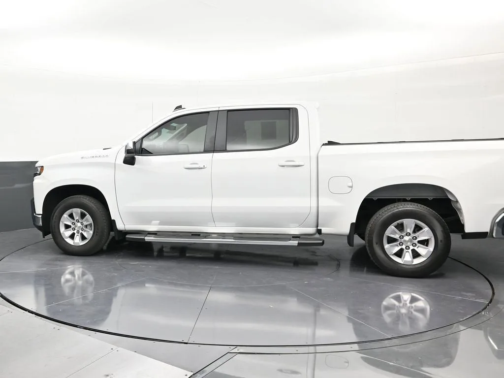 2021 Chevrolet Silverado 1500 LT photo 2