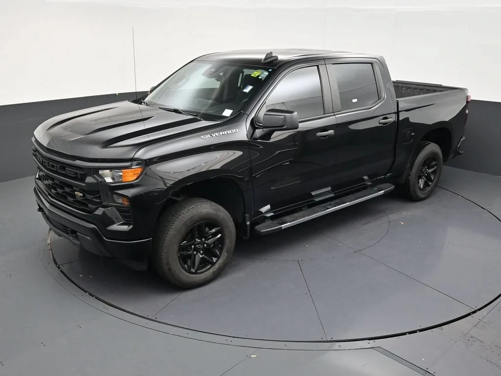 2024 Chevrolet Silverado 1500 Custom photo 11