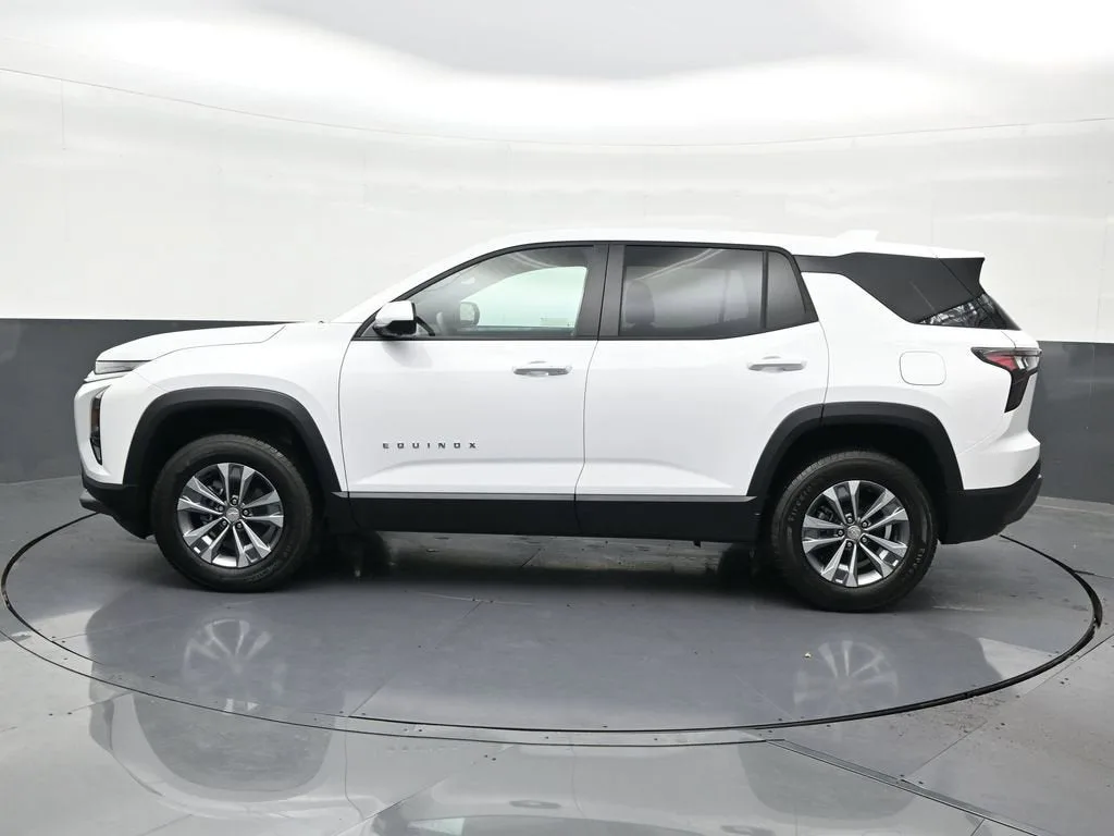 2026 Chevrolet Equinox LT photo 2