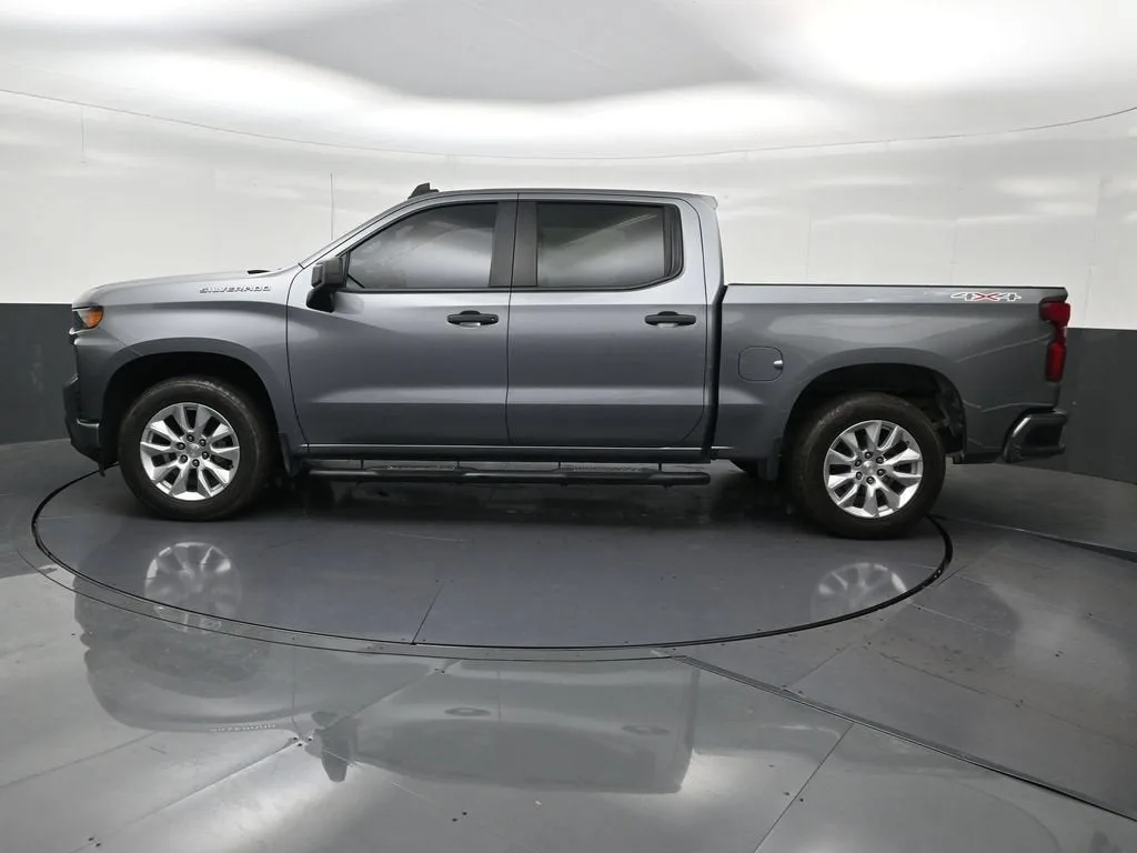 2022 Chevrolet Silverado 1500 LTD Custom photo 2