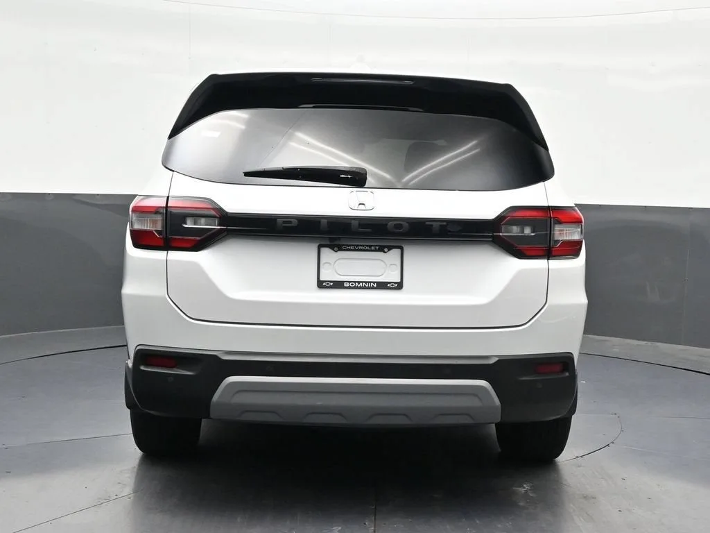 2023 Honda Pilot 2WD EX-L 8 Passenger photo 4