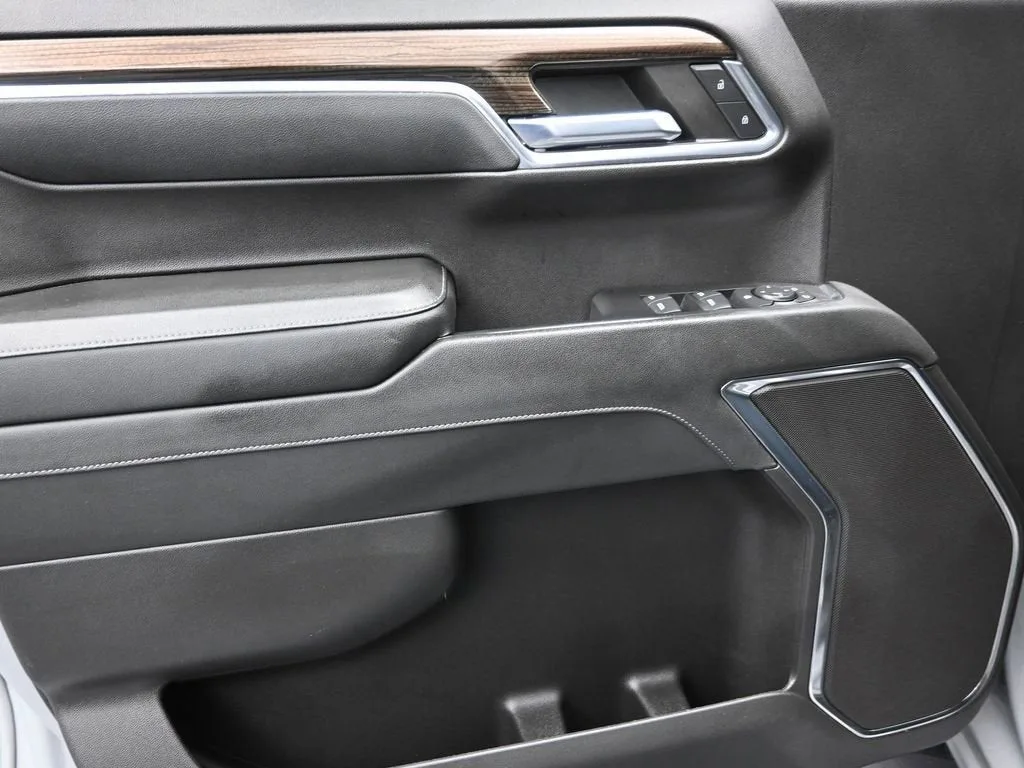 2024 Chevrolet Silverado 1500 LT photo 12