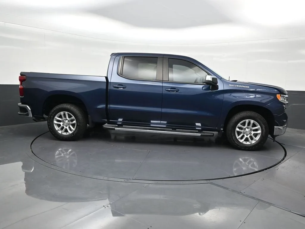 2023 Chevrolet Silverado 1500 LT photo 7